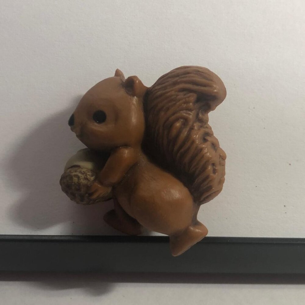 New Vintage Hallmark Lapel Pin Squirrel with Acorn Brooch Autumn Fall Holiday